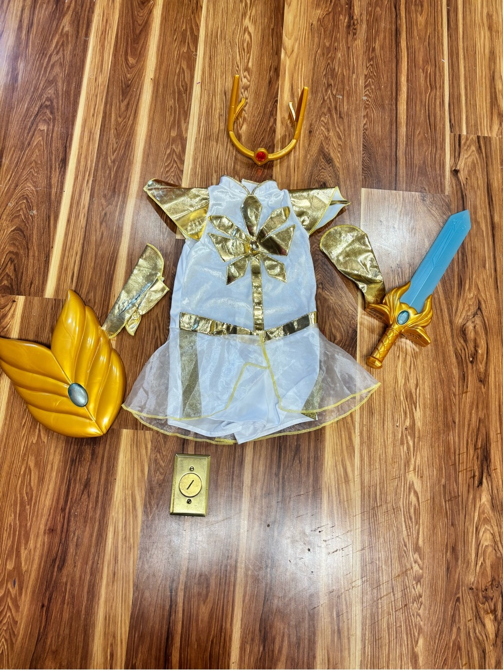 SHERA costume size 4-6White and Gold Superhero for Kids with accessories